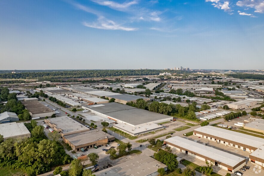 More Photos Of 1650-1690 N Topping Ave, Kansas City Warehouse For Lease