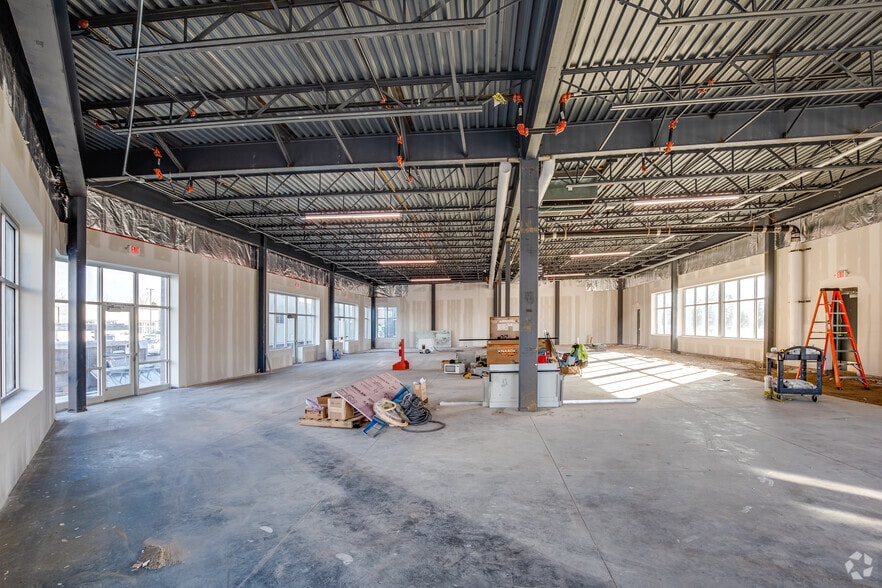 More Photos Of 855 Vikings Parkway, Eagan Restaurant For Lease