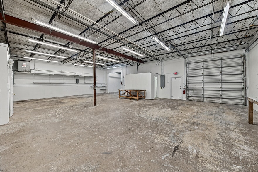 More Photos Of 900-950 NE 40th Ct, Oakland Park Warehouse For Lease