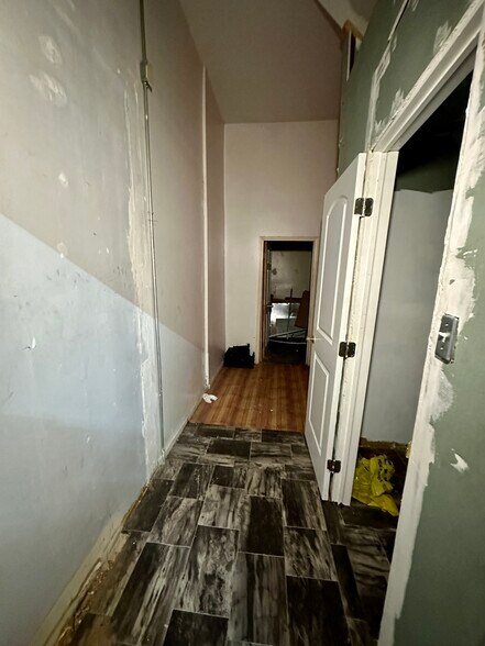 More Photos Of 5801 Christian St, Philadelphia Office Residential For Lease