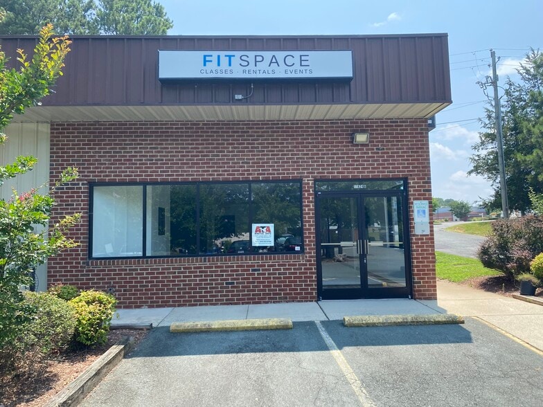 More Photos Of 11624 N US 15-501, Chapel Hill Freestanding For Lease