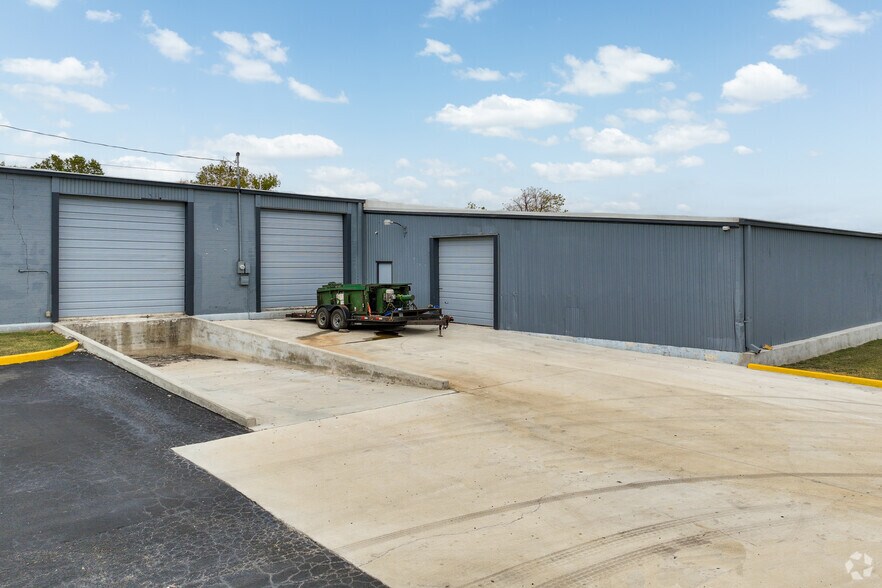 More Photos Of 1942 S Interstate 35, San Marcos Warehouse For Sale