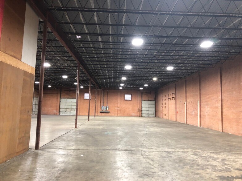 More Photos Of 1110 Paige St, Houston Warehouse For Lease