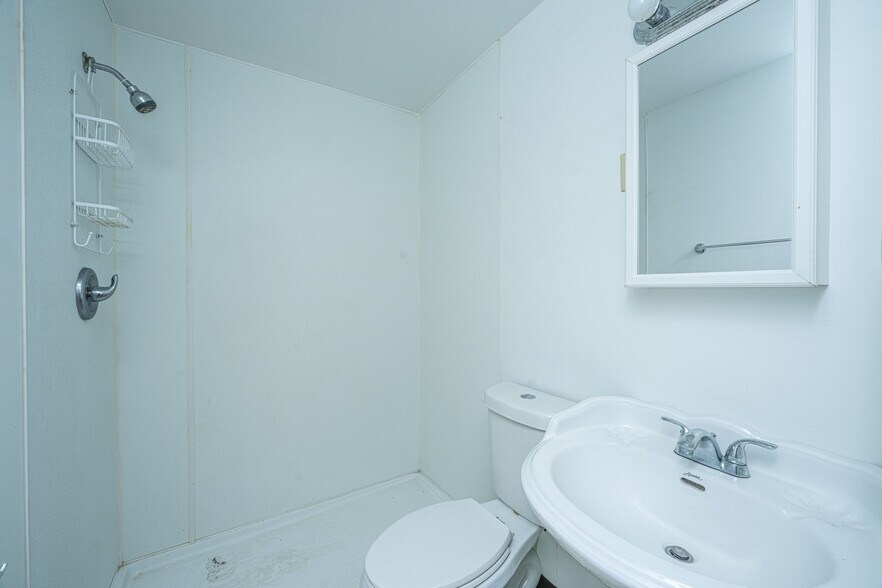 More Photos Of 1058 Edgewater Rd, Pineville Hotel For Sale