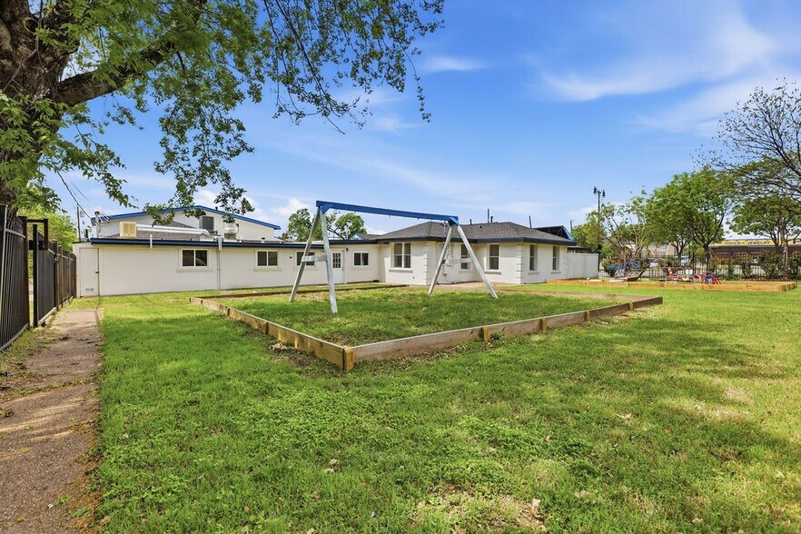 More Photos Of 1400 E Belt Line Rd, Carrollton Freestanding For Sale