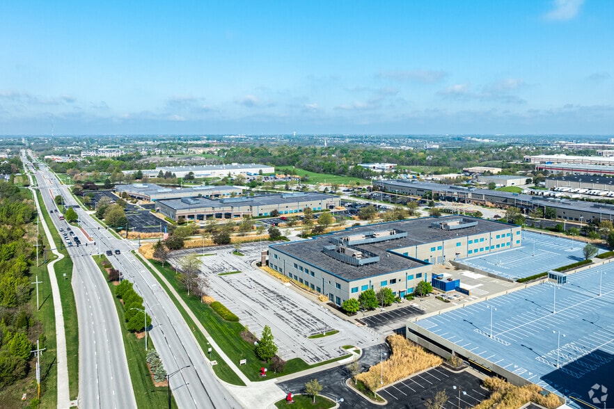 More Photos Of 17000 W 119th St, Lenexa Flex For Lease