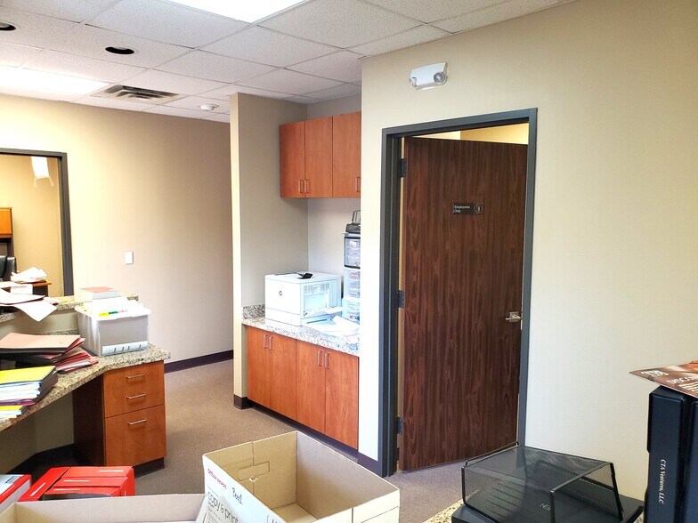 More Photos Of 2505 S Park Ave, Pearland Medical For Lease