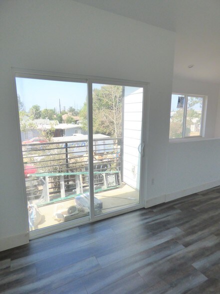 More Photos Of 6732 Irvine Ave, North Hollywood Apartments For Sale