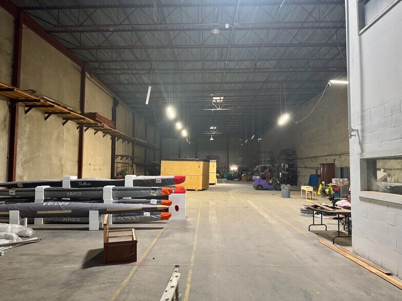 More Photos Of 13755 U.S. Highway 19 N, Clearwater Warehouse For Lease