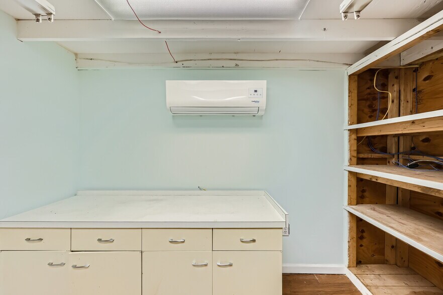 More Photos Of 2224 E Fayette St, Baltimore Warehouse For Lease