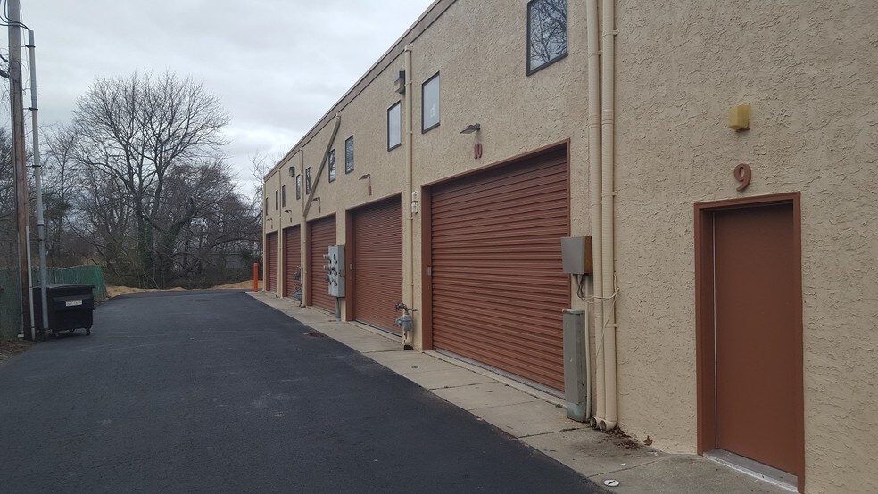 More Photos Of 711 N Main St, Pleasantville General Retail For Lease