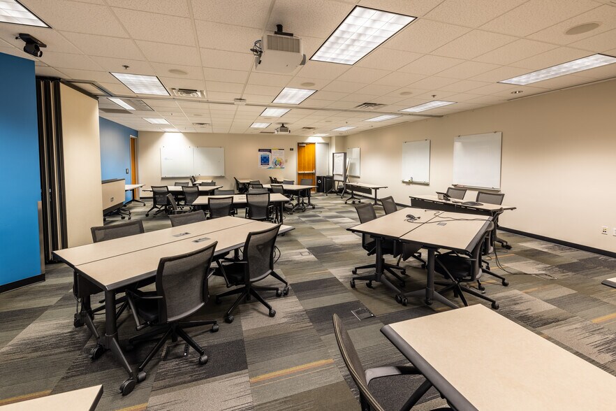 More Photos Of 8700 S Price Rd, Tempe Office For Sale