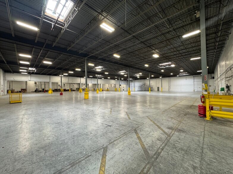 More Photos Of 131-133 Seaview Dr, Secaucus Warehouse For Lease