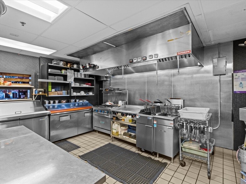 More Photos Of 14417 124th Ave NE, Kirkland Bar For Sale