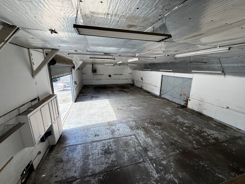 More Photos Of 2651 Henderson, Redding Warehouse For Sale