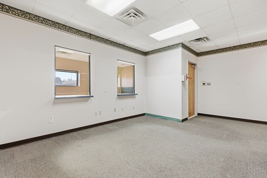 More Photos Of 1612 N Osteopathy, Kirksville Office For Sale