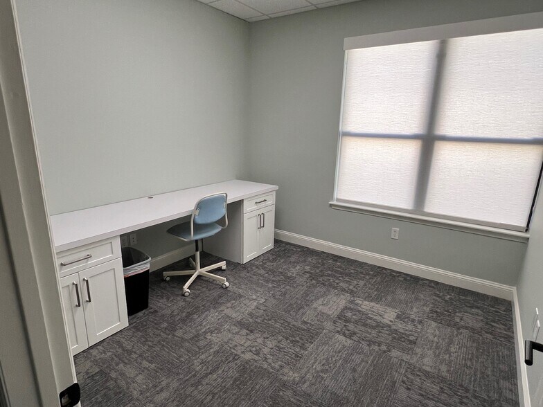 More Photos Of 8780 Perimeter Park Ct, Jacksonville Medical For Lease