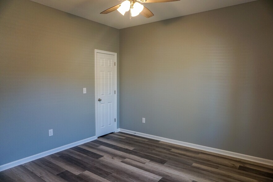 More Photos Of 404 W Matthews St, Brookland Apartments For Sale