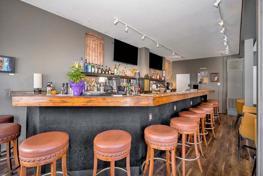 More Photos Of 1833 Vine St, Cincinnati Storefront Retail Residential For Lease