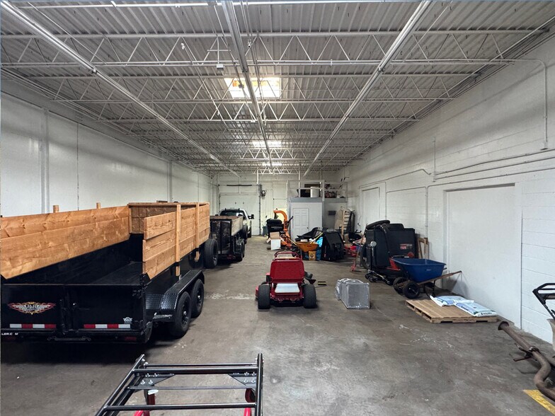 More Photos Of 1209 W County Road E W, Saint Paul Industrial For Lease