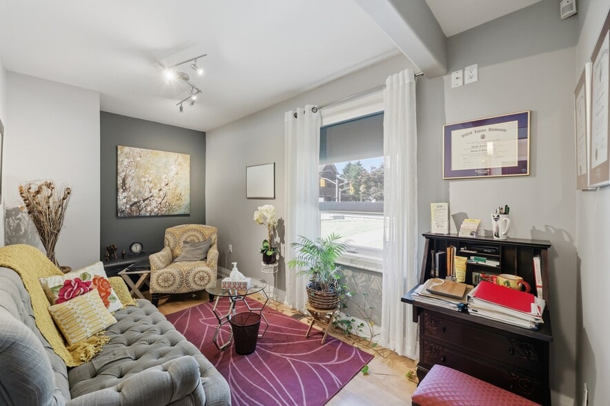 More Photos Of 60 King St W, Hamilton Office For Sale