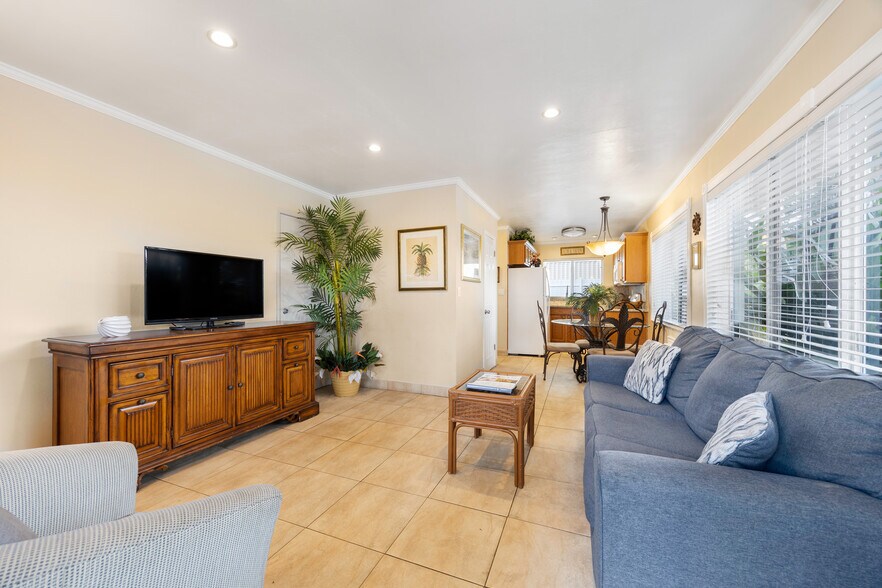 More Photos Of 2648 NE 32nd St, Fort Lauderdale Hotel For Sale