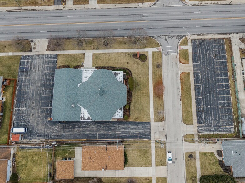 More Photos Of 1437 Oakton St, Park Ridge Specialty For Sale