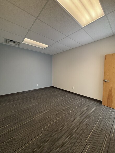 More Photos Of 405 N Main St, Gretna Office For Lease