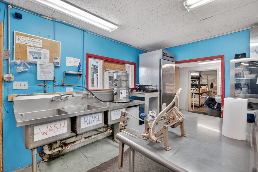 More Photos Of 60200 Southgate Rd, Byesville General Retail For Sale
