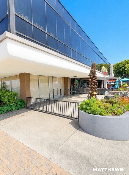 More Photos Of 1617 S Pacific Coast Hwy, Redondo Beach Loft Creative Space For Lease