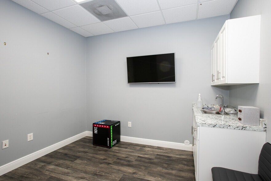 More Photos Of 5451 N University Dr, Coral Springs Office For Sale