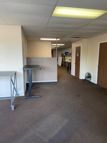 More Photos Of 819 W College Ave, Appleton Storefront Retail Residential For Lease