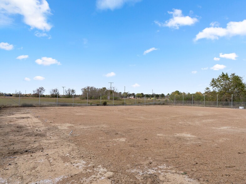 More Photos Of 16640 Highway 36, Needville Industrial For Lease