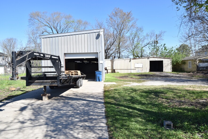 Primary Photo Of 2201 Chamberlain St, Houston Industrial For Sale