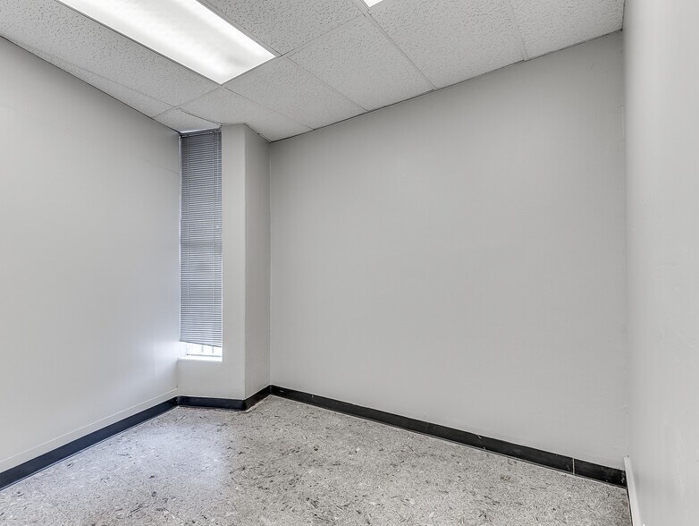 More Photos Of 901 N Virginia Ave, Oklahoma City Manufacturing For Lease