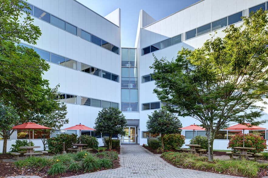 More Photos Of 500 College Rd E, Princeton Office For Lease