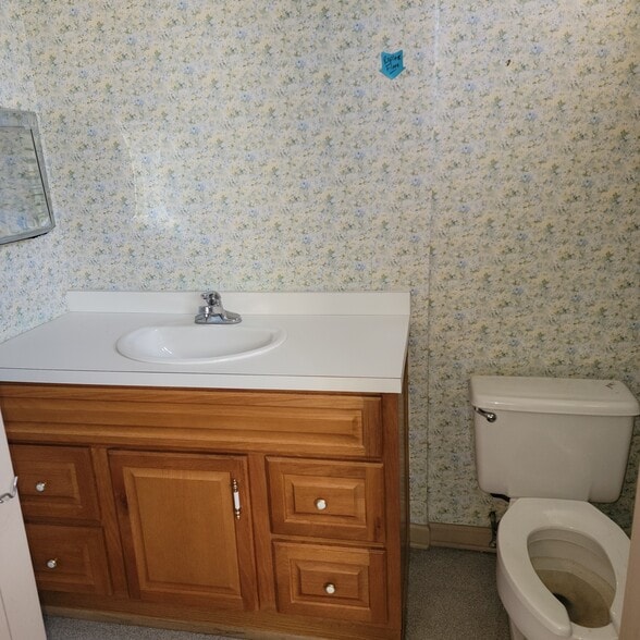 More Photos Of 600 Main St, Riverton Office For Sale