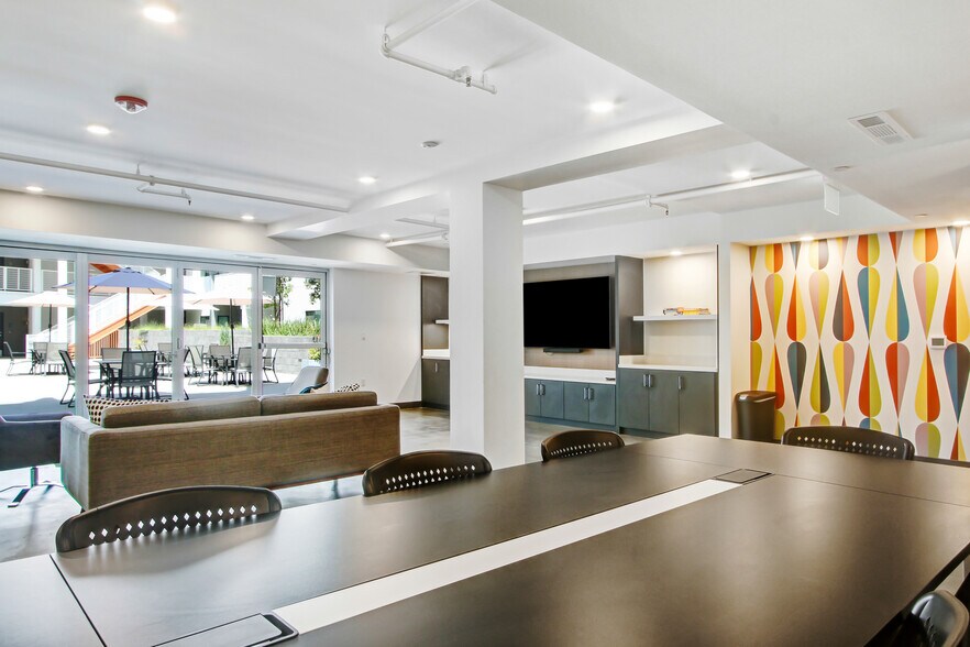 More Photos Of 6625 Reseda Blvd, Reseda Apartments For Lease