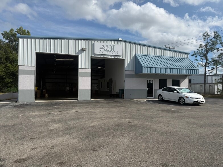 Primary Photo Of 11901 Lacy Ln, Fort Myers Warehouse For Lease
