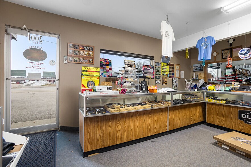 More Photos Of 2001 8th Ave SE, Minot General Retail For Sale