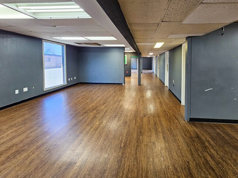 More Photos Of 209 S Leggett Dr, Abilene Office For Sale