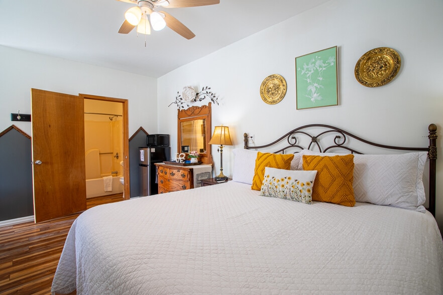 More Photos Of 3804 Wears Valley Rd, Sevierville Hotel For Sale