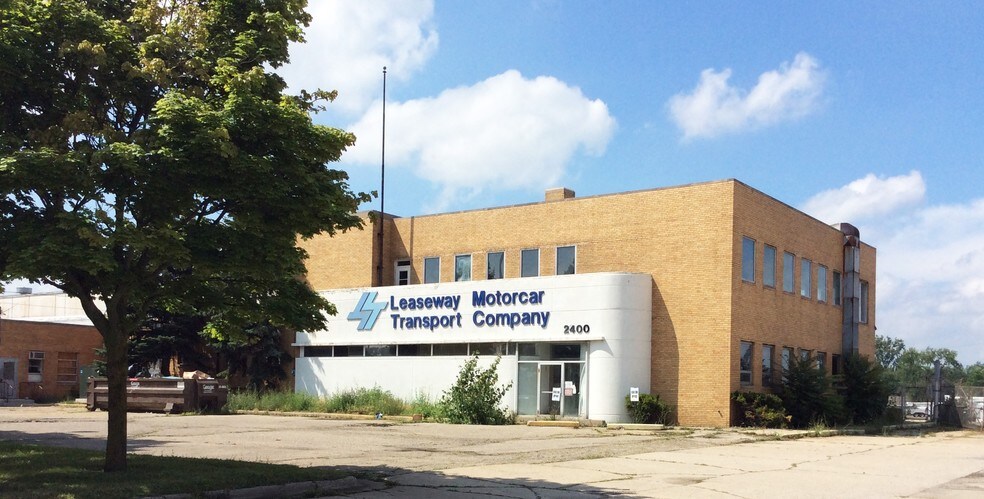 More Photos Of 2400 W Saint Joseph St, Lansing Warehouse For Lease