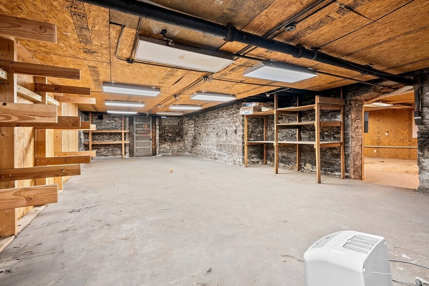 More Photos Of 408 Dousman St, Green Bay Storefront Retail Residential For Sale