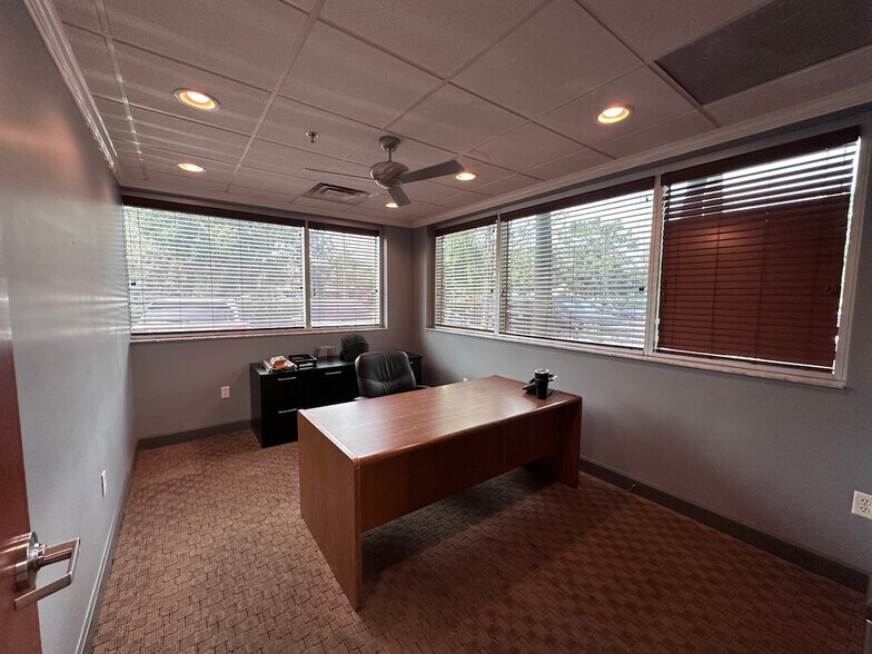 More Photos Of 6314 Kingspointe Pky, Orlando Light Distribution For Lease