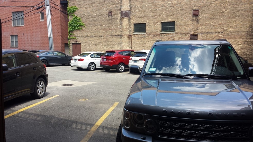 More Photos Of 1338-1346 W Irving Park Rd, Chicago Apartments For Lease