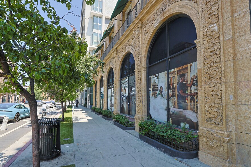 More Photos Of 5550 Hollywood Blvd, Los Angeles Apartments For Lease
