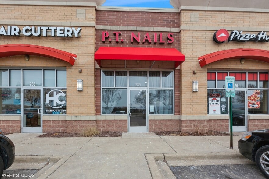 More Photos Of 277-297 S Weber Rd, Romeoville Storefront For Lease