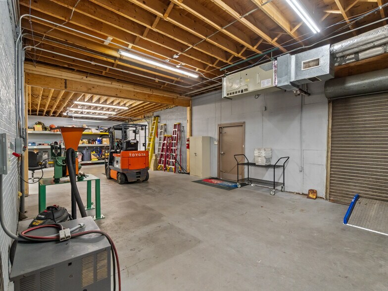 More Photos Of 1419 US Route 60, Huntington Drugstore For Sale