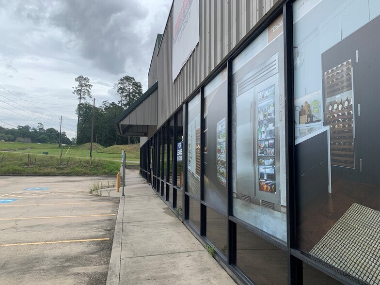 More Photos Of 5457 W Davis St, Conroe Unknown For Lease